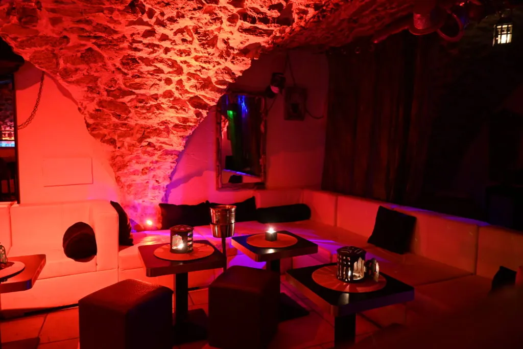 VESPER  BAR  KLUBBER Cannes